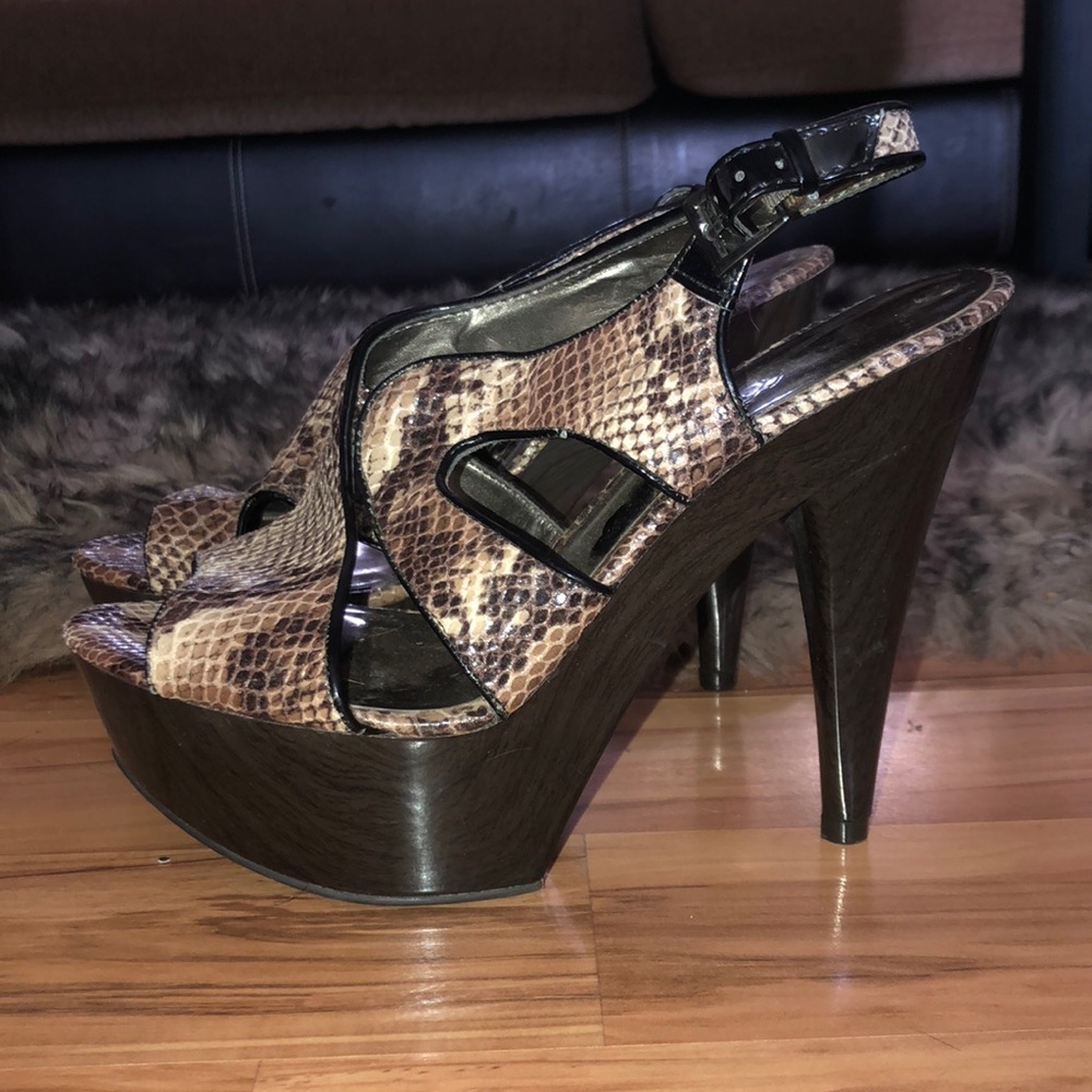 Carlos Santana Platform heels NEW